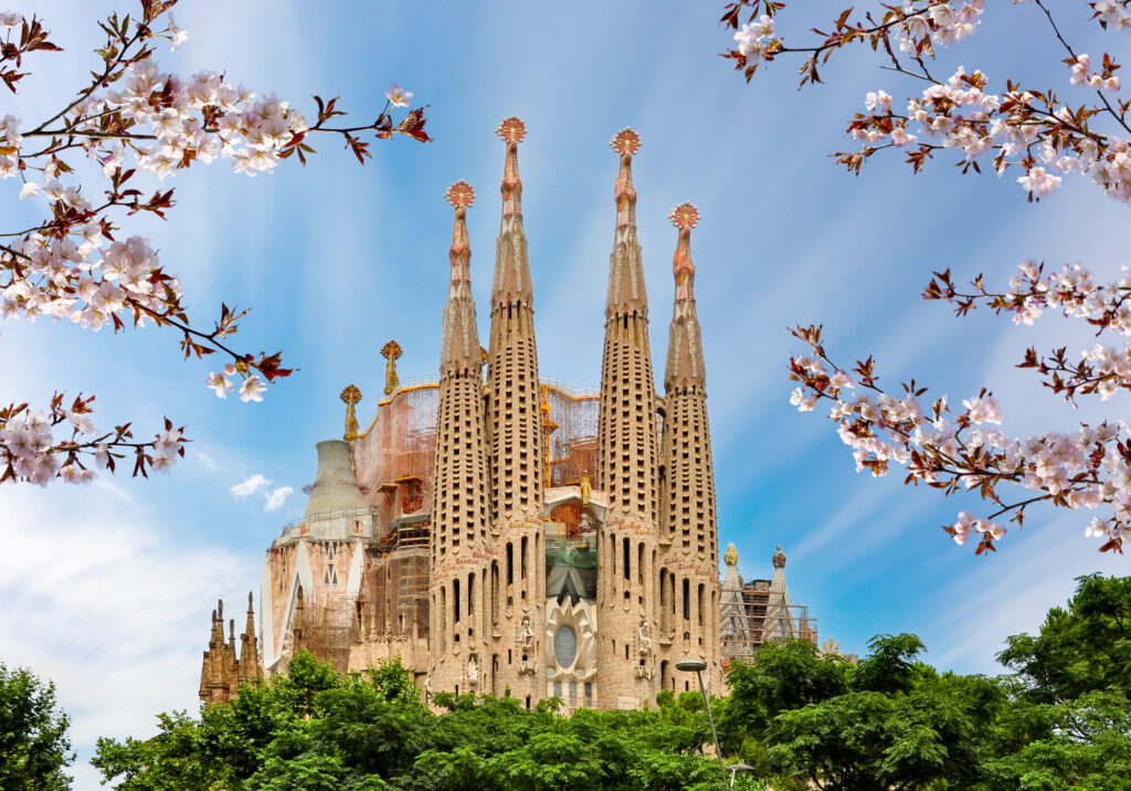 La Sagrada Familia, Spanien: Gaudís mästerverk i mjukt persikoljus